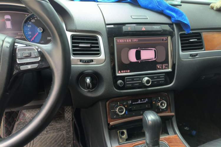 Used Volkswagen Touareg 2011 3.0 TSI High-End Version Audio And AC Panel