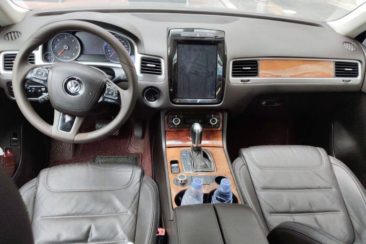 Used Volkswagen Touareg 2011 3.0 TDI Diesel Standard Version Center Console