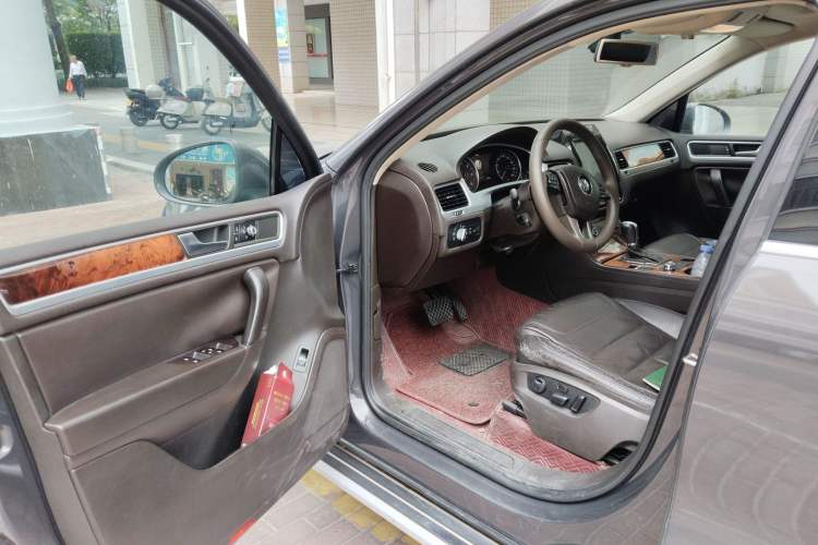 Used Volkswagen Touareg 2011 3.0 TDI Diesel Standard Version Driver Seat