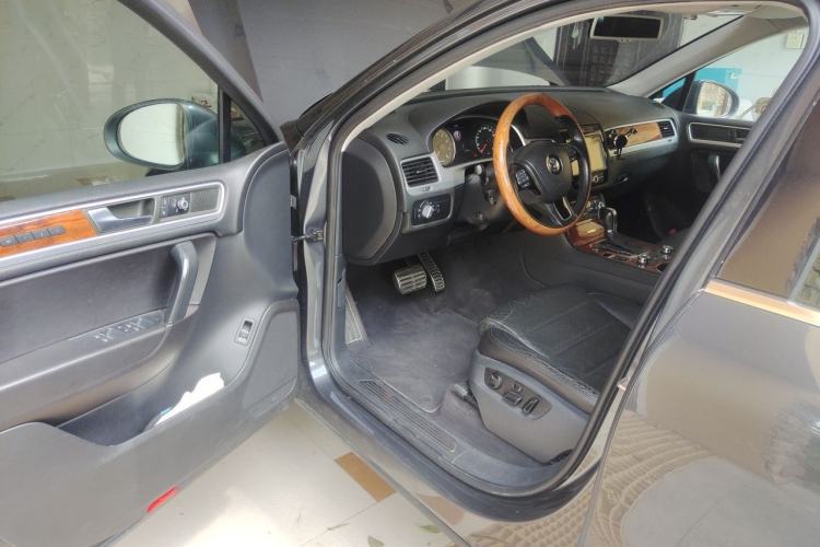 Used Volkswagen Touareg 2011 3.0 TSI Hybrid Driver Seat