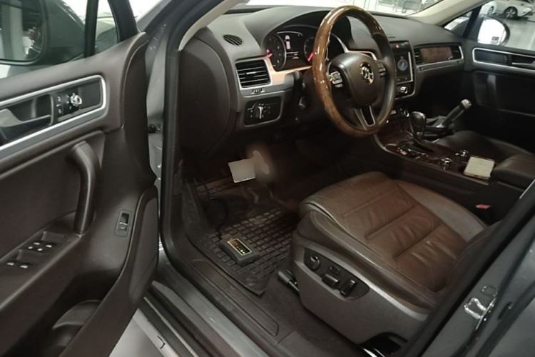 Used Volkswagen Touareg 2011 3.0 TSI Luxury Edition Driver Seat