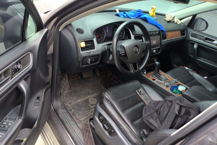 Used Volkswagen Touareg 2011 3.0 TSI High-End Version Driver Seat