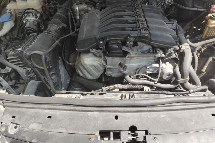 Used Volkswagen Touareg  Engine Bay