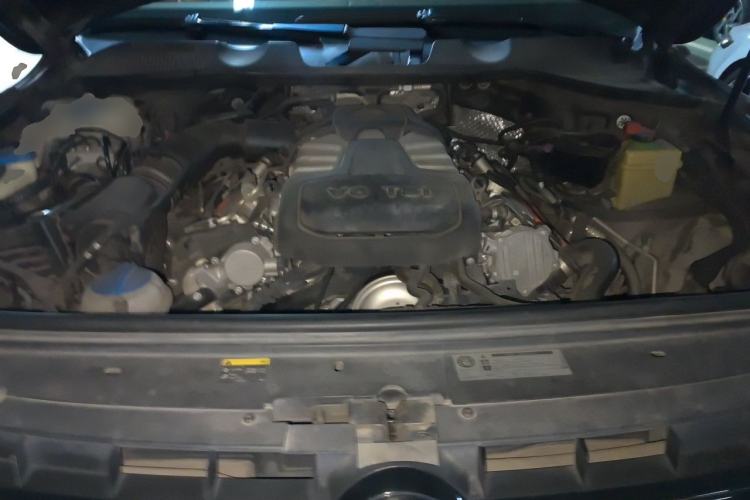 Used Volkswagen Touareg 2011 3.0 TSI Comfort Version Engine Bay