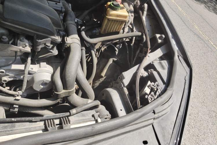 Used Volkswagen Touareg  Engine Bay Left
