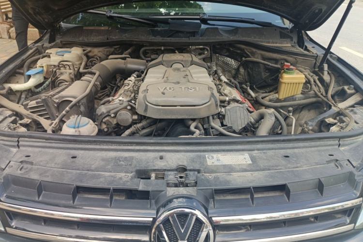 Used Volkswagen Touareg 2011 3.0 TSI Comfort Version Engine Bay