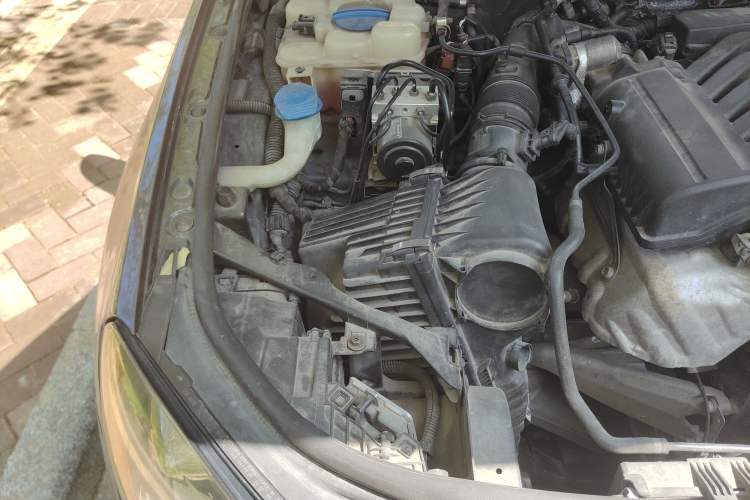 Used Volkswagen Touareg  Engine Bay Right