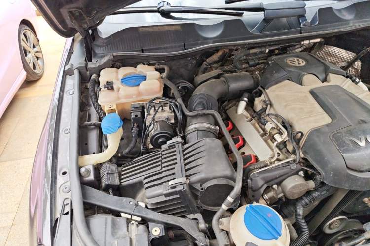 Used Volkswagen Touareg 2011 3.0 TSI Standard Version Engine Bay Right