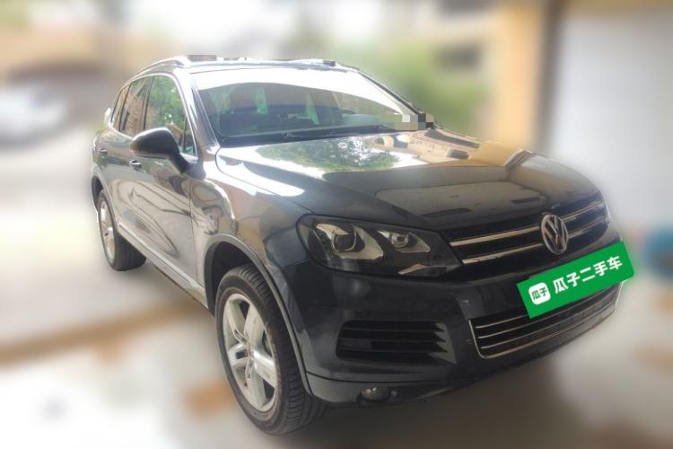 Used Volkswagen Touareg 2011 3.0 TSI Hybrid Front Right 45 Deg
