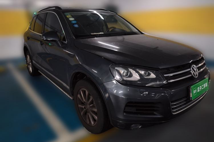 Used Volkswagen Touareg 2011 3.0 TSI High-End Version Front Right 45 Deg