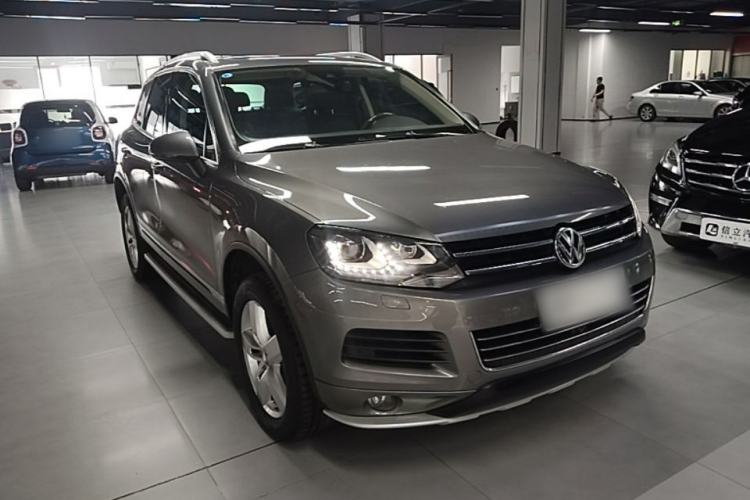 Used Volkswagen Touareg 2011 3.0 TSI Luxury Edition Front Right 45 Deg