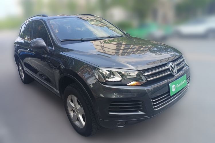 Used Volkswagen Touareg 2011 3.0 TSI Comfort Version Front Right 45 Deg