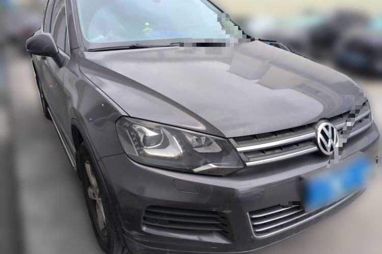 Used Volkswagen Touareg 2011 3.0 TSI High-End Version Front Right 45 Deg
