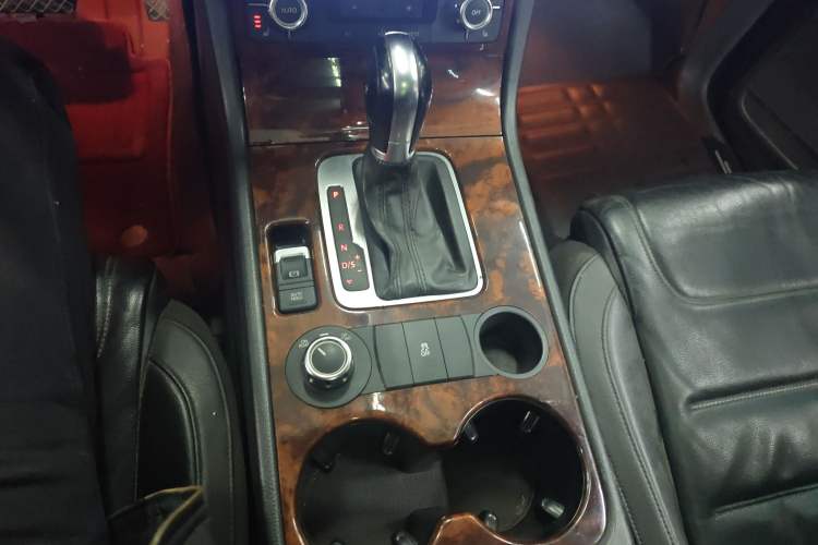 Used Volkswagen Touareg 2011 3.0 TSI Standard Version Gear Lever