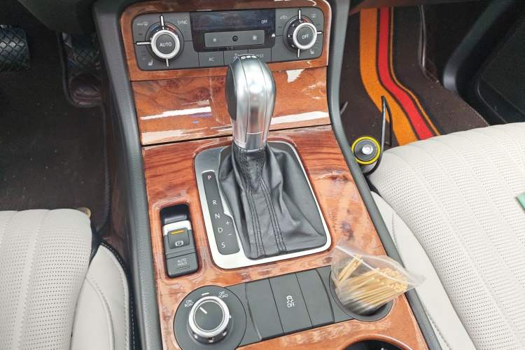 Used Volkswagen Touareg 2011 3.0 TSI Standard Version Gear Lever