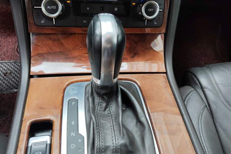 Used Volkswagen Touareg 2011 3.0 TDI Diesel Standard Version Gear Lever