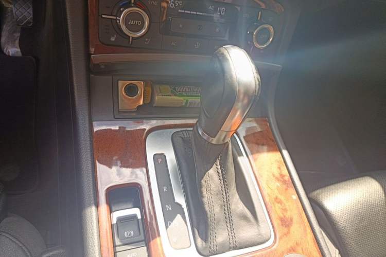 Used Volkswagen Touareg 2011 3.0 TSI Comfort Version Gear Lever