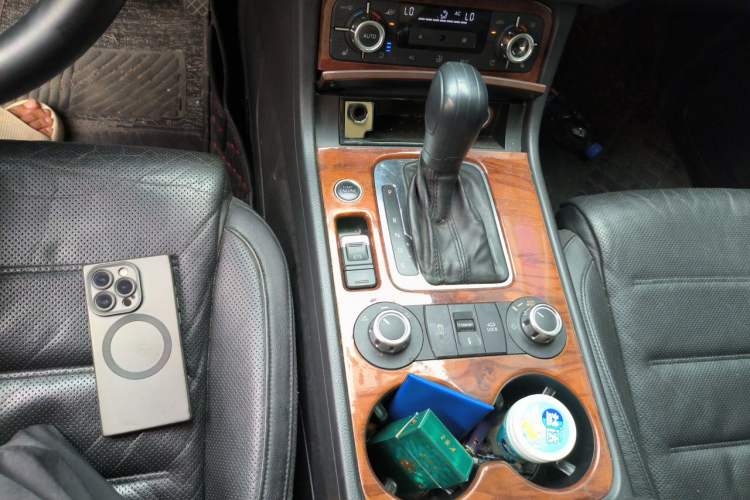 Used Volkswagen Touareg 2011 3.0 TSI High-End Version Gear Lever
