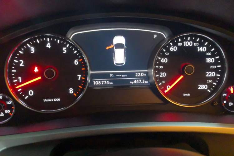 Used Volkswagen Touareg 2011 3.0 TSI Comfort Version Instrument Cluster
