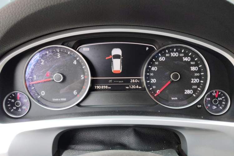 Used Volkswagen Touareg 2011 3.0 TDI Diesel Standard Version Instrument Cluster