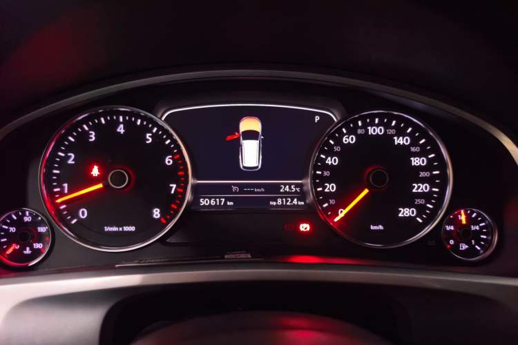 Used Volkswagen Touareg 2011 3.0 TSI High-End Version Instrument Cluster