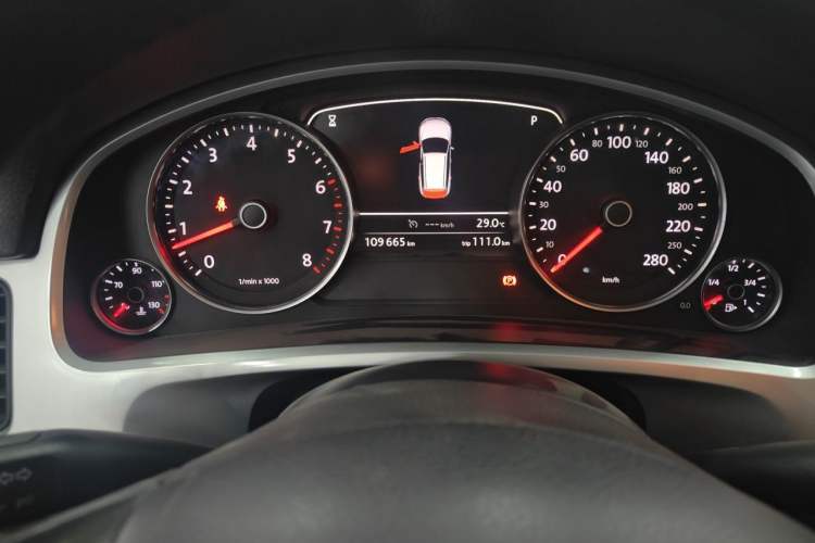 Used Volkswagen Touareg 2011 3.0 TSI Standard Version Instrument Cluster