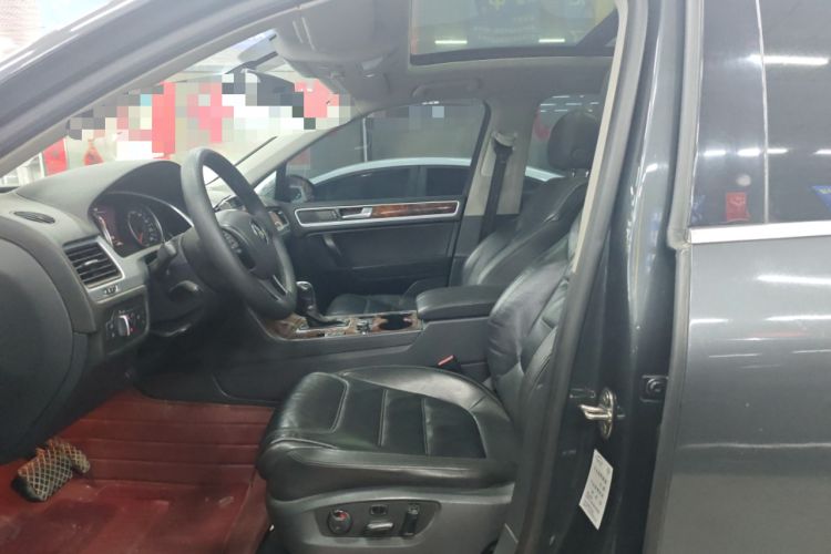 Used Volkswagen Touareg 2011 3.0 TSI Standard Version Left Front Seat