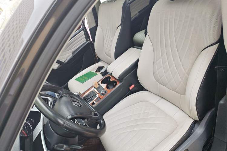 Used Volkswagen Touareg 2011 3.0 TSI Standard Version Left Front Seat