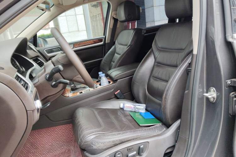 Used Volkswagen Touareg 2011 3.0 TDI Diesel Standard Version Left Front Seat
