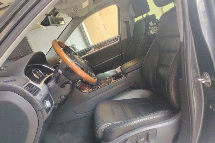 Used Volkswagen Touareg 2011 3.0 TSI Hybrid Left Front Seat