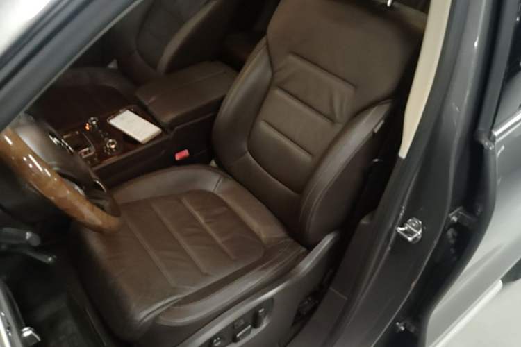 Used Volkswagen Touareg 2011 3.0 TSI Luxury Edition Left Front Seat