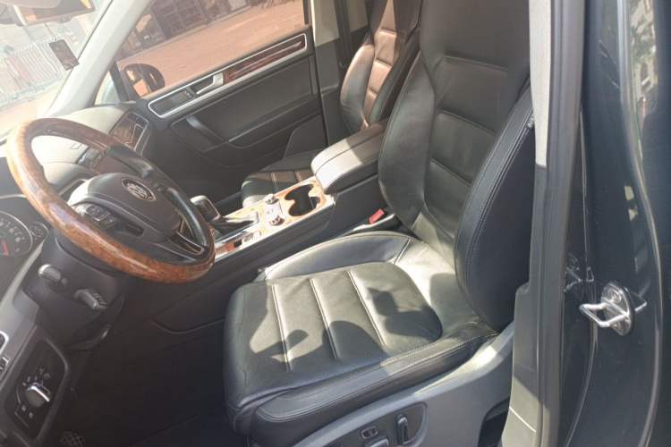 Used Volkswagen Touareg 2011 3.0 TSI Comfort Version Left Front Seat