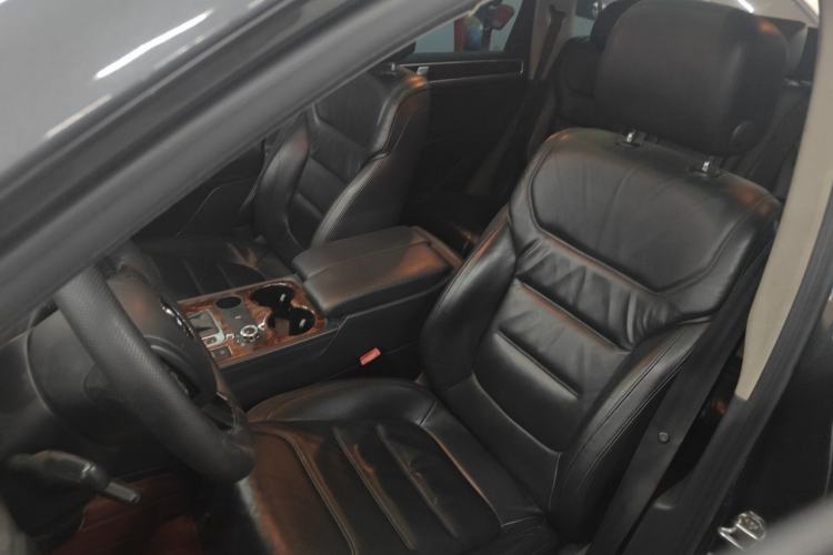 Used Volkswagen Touareg 2011 3.0 TSI Standard Version Left Front Seat