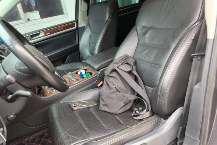 Used Volkswagen Touareg 2011 3.0 TSI High-End Version Left Front Seat