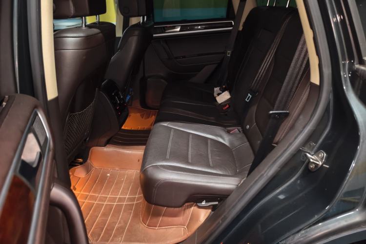 Used Volkswagen Touareg 2011 3.0 TSI High-End Version Left Rear Seat