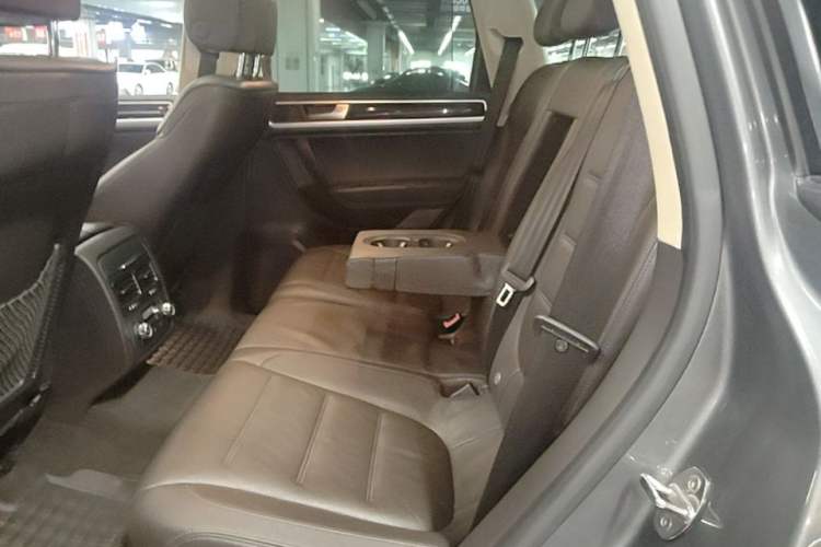 Used Volkswagen Touareg 2011 3.0 TSI Luxury Edition Left Rear Seat