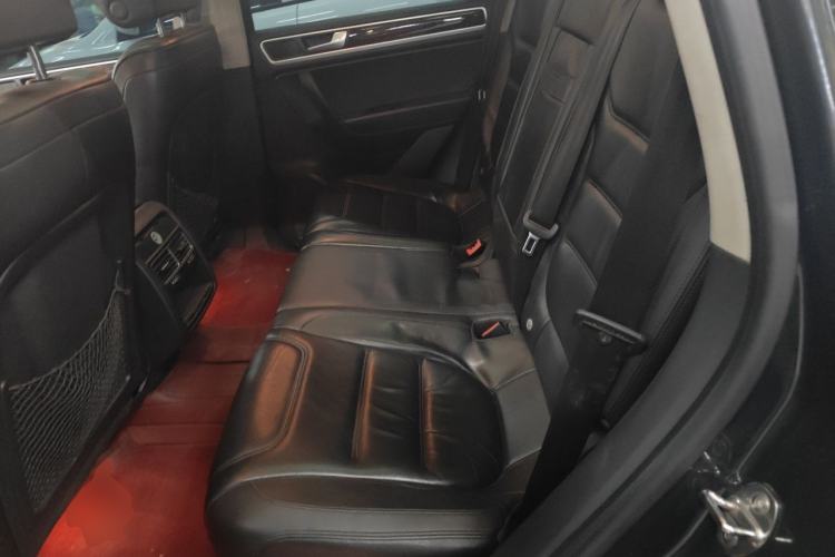Used Volkswagen Touareg 2011 3.0 TSI Standard Version Left Rear Seat