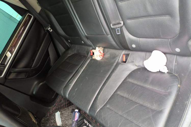 Used Volkswagen Touareg 2011 3.0 TSI High-End Version Left Rear Seat