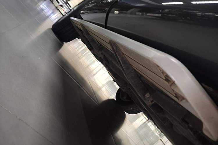 Used Volkswagen Touareg 2011 3.0 TSI Luxury Edition Left Side Sill