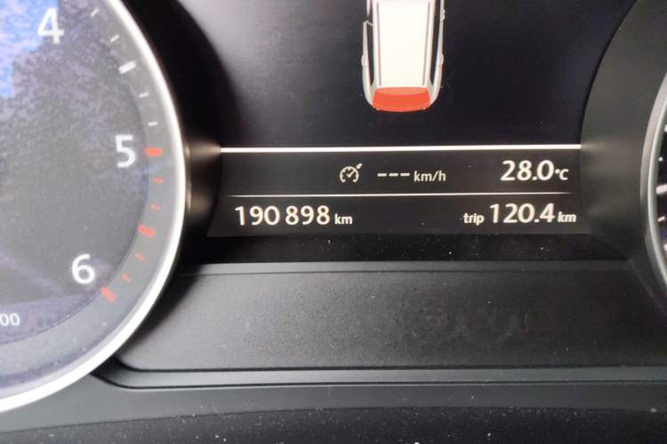Used Volkswagen Touareg 2011 3.0 TDI Diesel Standard Version Odometer Close Up