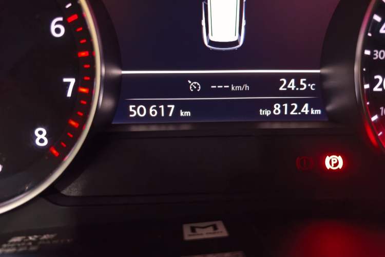 Used Volkswagen Touareg 2011 3.0 TSI High-End Version Odometer Close Up