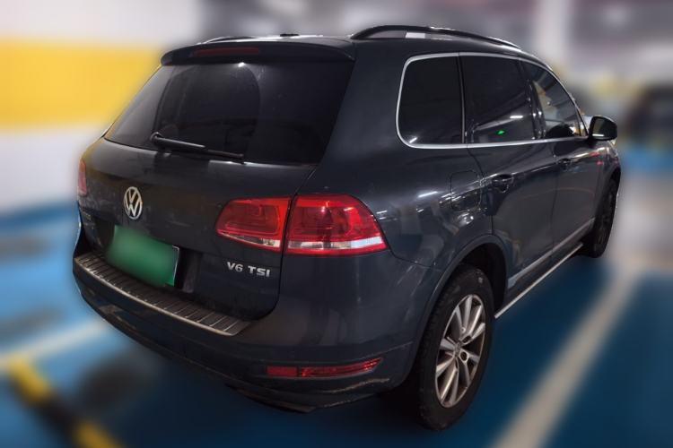 Used Volkswagen Touareg 2011 3.0 TSI High-End Version Rear Right 45 Deg