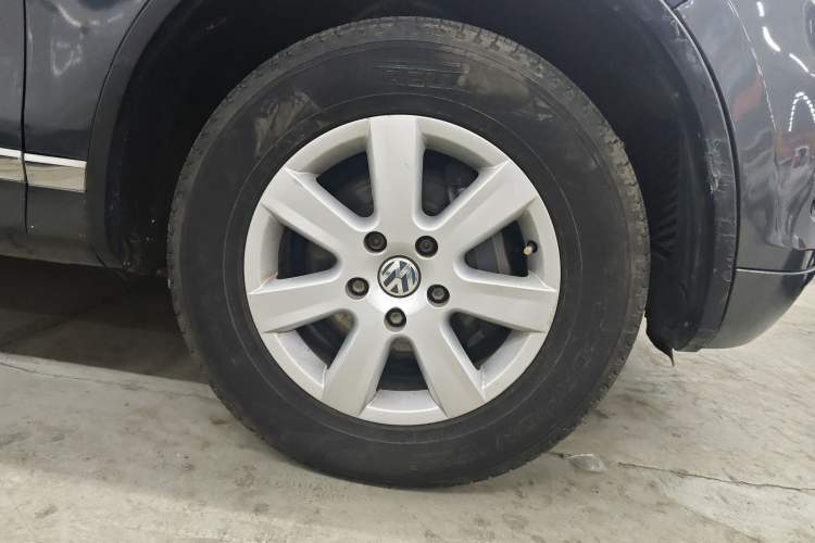 Used Volkswagen Touareg 2011 3.0 TSI Standard Version Right Front Wheel Hub