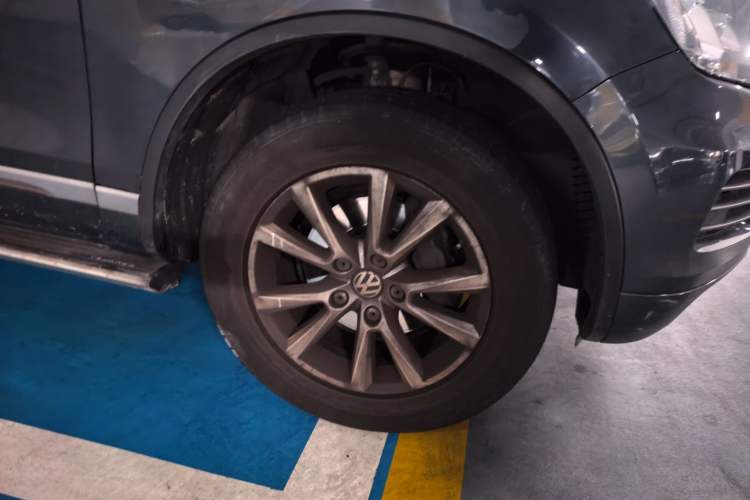 Used Volkswagen Touareg 2011 3.0 TSI High-End Version Right Front Wheel Hub
