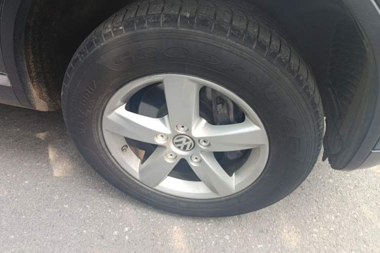 Used Volkswagen Touareg 2011 3.0 TSI Comfort Version Right Front Wheel Hub