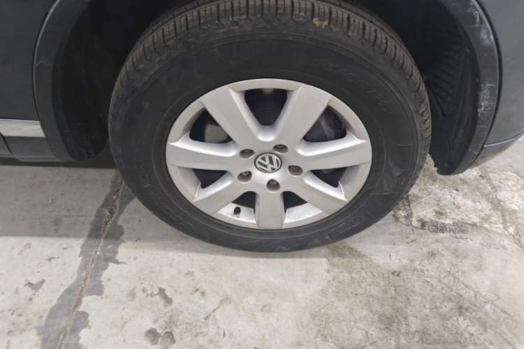 Used Volkswagen Touareg 2011 3.0 TSI Standard Version Right Front Wheel Hub
