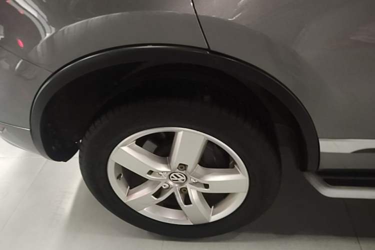 Used Volkswagen Touareg 2011 3.0 TSI Luxury Edition Right Rear Wheel Hub
