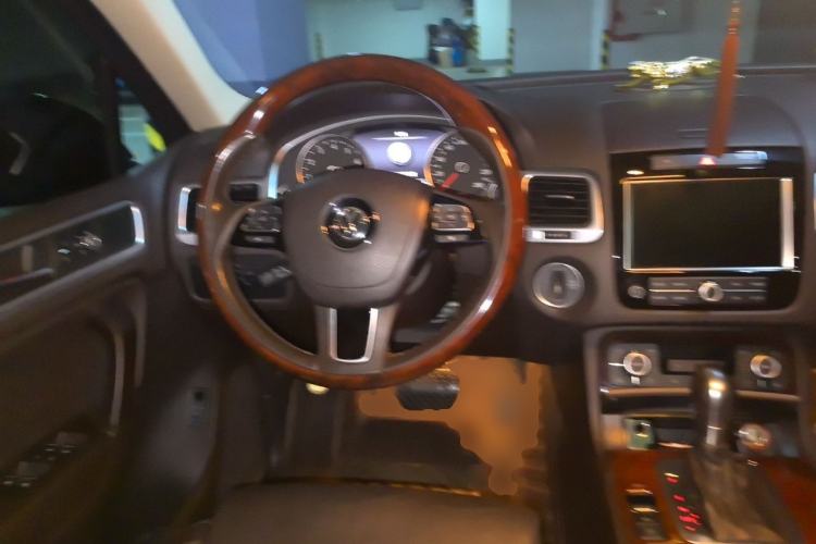Used Volkswagen Touareg 2011 3.0 TSI Comfort Version Steering Wheel