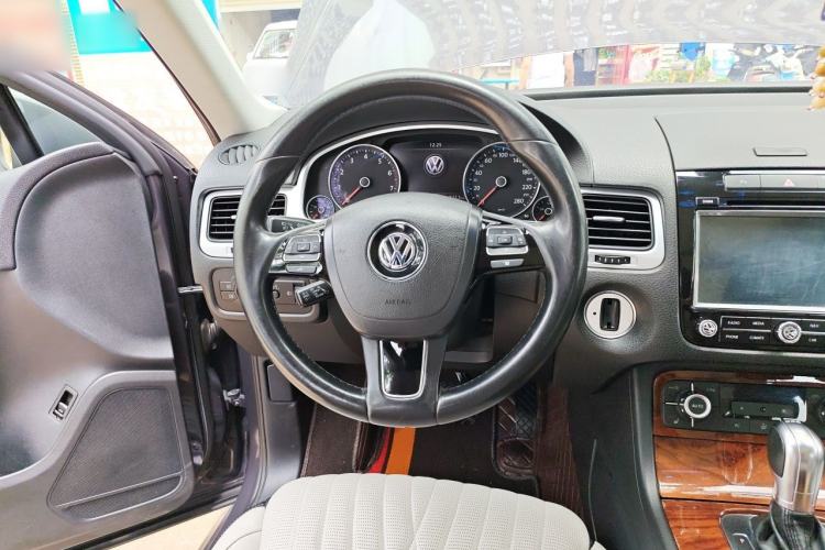 Used Volkswagen Touareg 2011 3.0 TSI Standard Version Steering Wheel