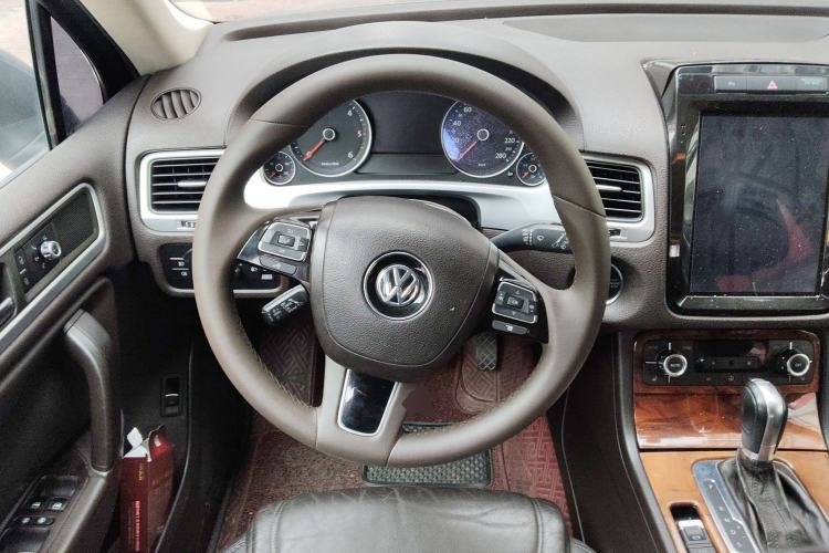 Used Volkswagen Touareg 2011 3.0 TDI Diesel Standard Version Steering Wheel